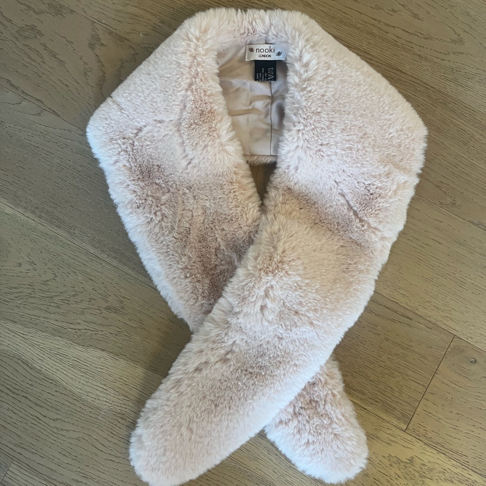 Luxurious Pale Pink Faux Fur Scarf